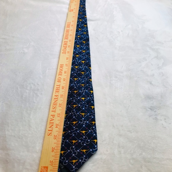 Address Australia A. Royale & Co Tie Navy Kangaroo Print 100% Silk Seta - Picture 8 of 9